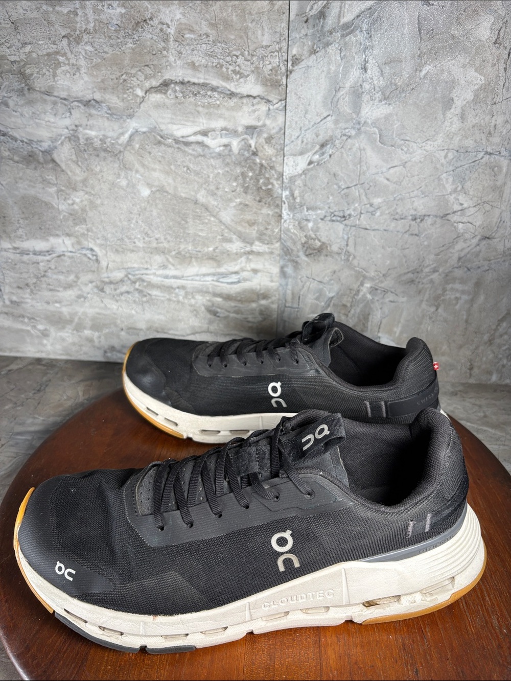 On Cloud Men’s Size 10.5 Black Athletic Running Shoes
